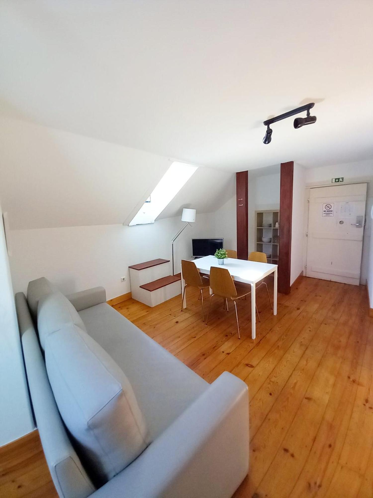 Cais Do Sodre (adults Only) * Lisboa